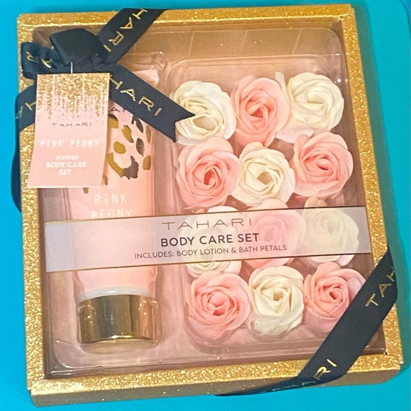 Tahari body care set - New in box - Picture 4 of 4